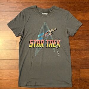 ⭐️ NWT Star Trek T-shirt